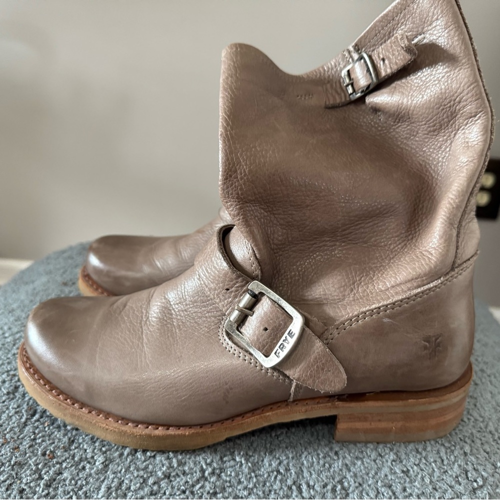Frye Women's Tan Leather Boots